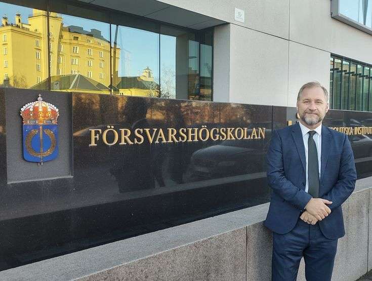 Freddy Jönsson Hanberg utanför Försvarshögskolan.